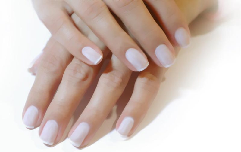 Ухоженные короткие ногти