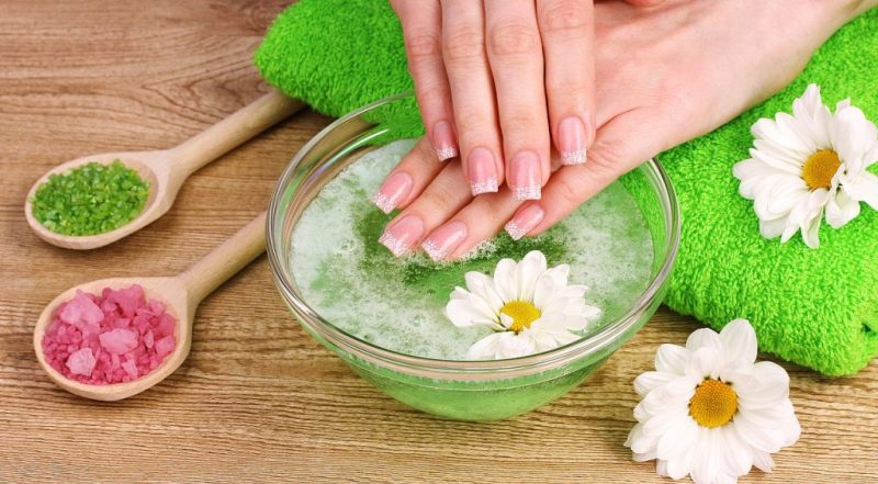 Ванночка с солью для ногтей