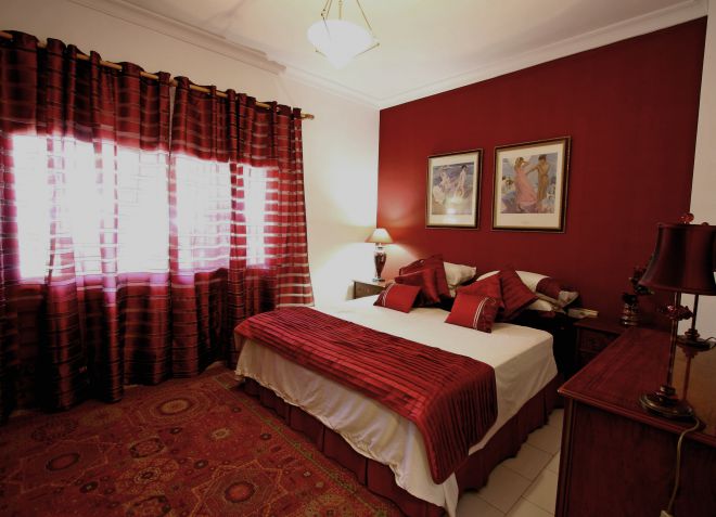 бордовые шторы 2