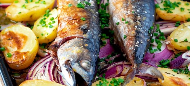 скумбрия запеченная в духовке с картошкой скумбрия запеченная в духовке с картошкой