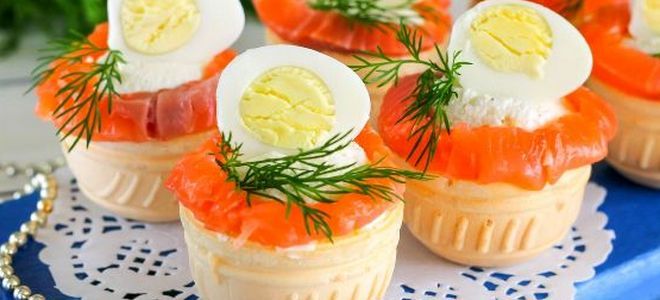 тарталетки с красной рыбой яйцом и сыром тарталетки с красной рыбой яйцом и сыром