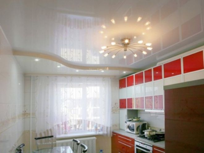 Потолок на маленькой кухне Потолок на маленькой кухне