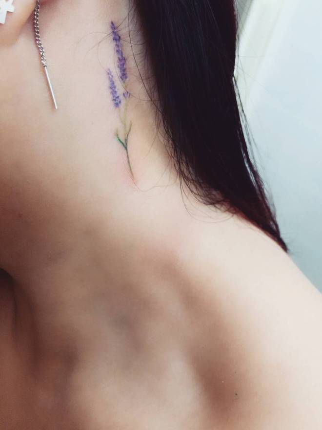 маленькие татуировки на шее раз маленькие татуировки на шее раз