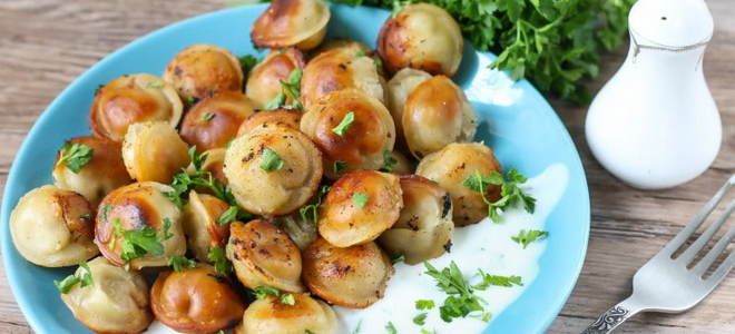 пельмени в казане на костре пельмени в казане на костре