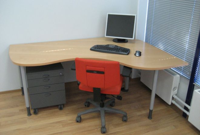 угловой письменный стол с закругленной столешницей угловой письменный стол с закругленной столешницей