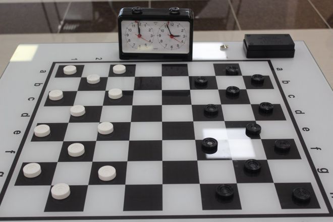 игра в шашки опеисание игра в шашки опеисание