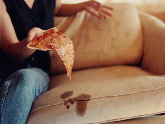 Как очистить диван от пятен Как очистить диван от пятен