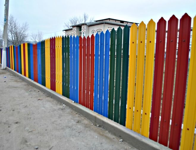 как выглядит металлический штакетник как выглядит металлический штакетник