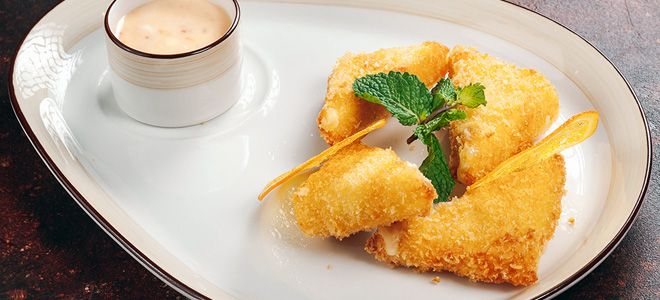 сыр бри жареный в панировке сыр бри жареный в панировке