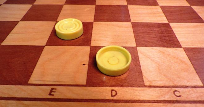 как ходит и бьет дамка как ходит и бьет дамка