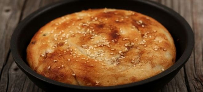 луковый хлеб на сковороде луковый хлеб на сковороде