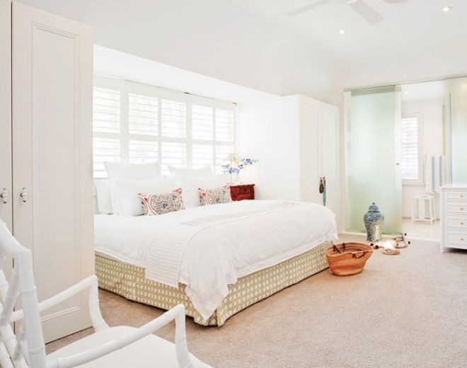 шкафы у изголовья кровати в спальне шкафы у изголовья кровати в спальне