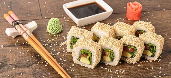 роллы цезарь с курицей роллы цезарь с курицей