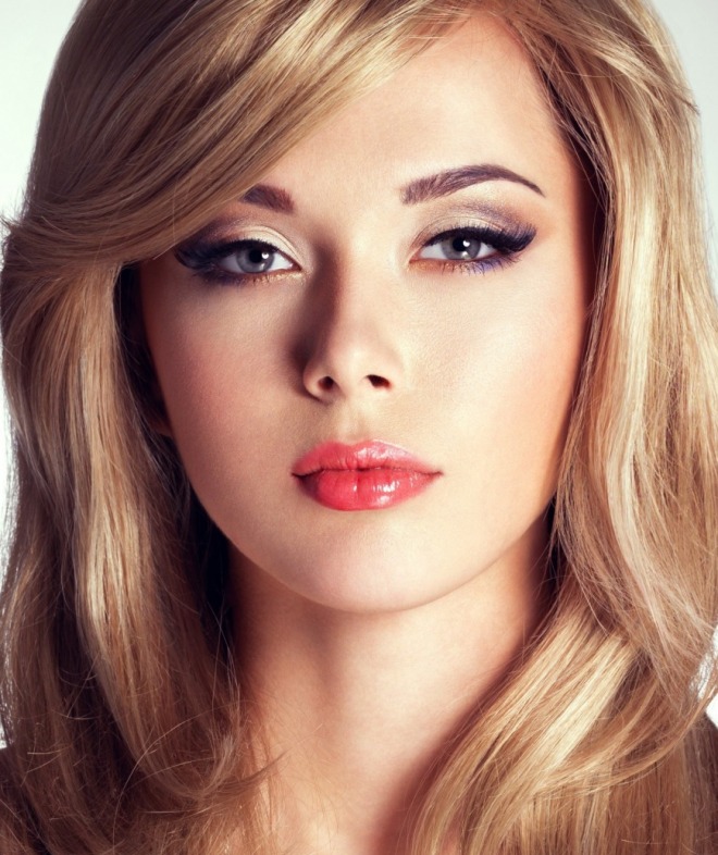 Макияж для голубых глаз и русых волос 1