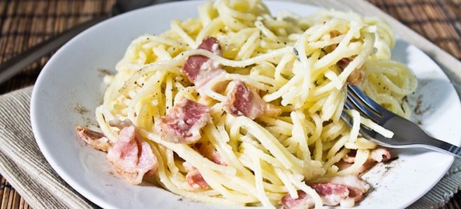 Паста карбонара с беконом