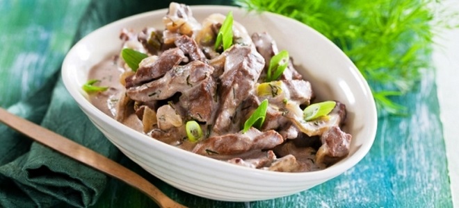 Печень куриная по-строгановски