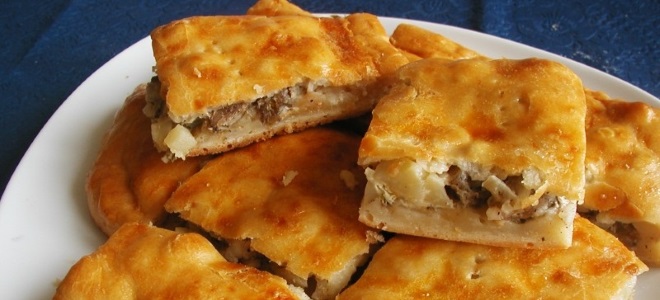 Пирог с сайрой и картофелем