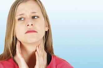 Першение и боль в горле при ларингите боль