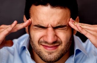 Сильная головная боль является одним из симптомов пансинусита Симптомы пансинусита