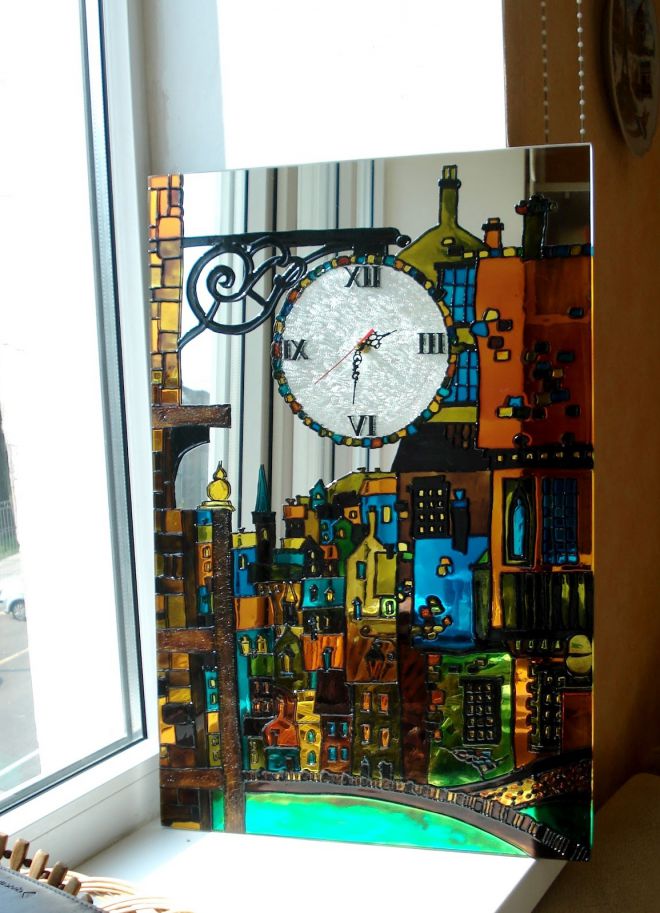 Витражные часы в интерьере