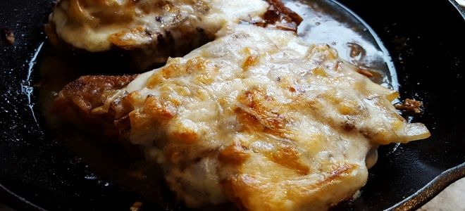 жареная свинина с луком и сыром жареная свинина с луком и сыром