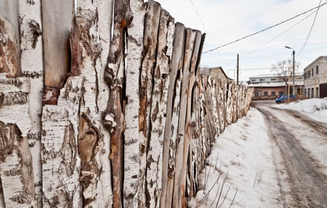 Вертикальный забор из горбыля Вертикальный забор из горбыля
