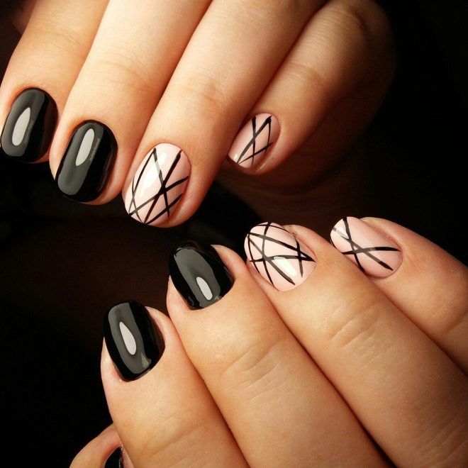 Маникюр бежевый с черным раз Маникюр бежевый с черным раз