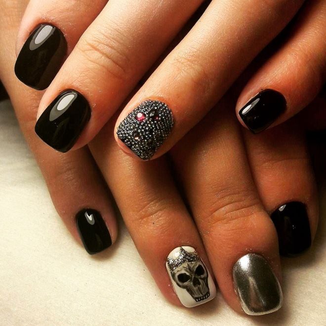 Черный маникюр с втиркой раз Черный маникюр с втиркой раз