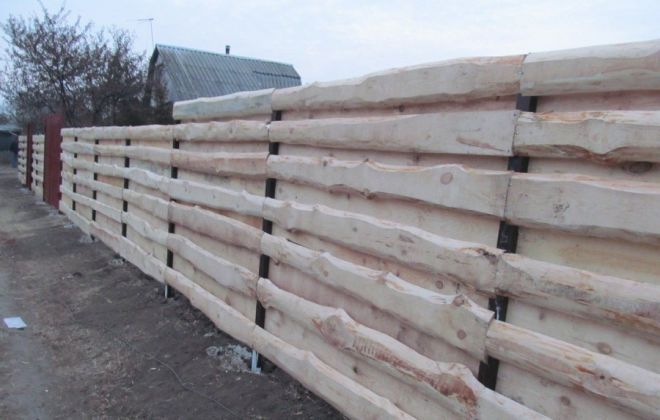 Горизонтальный забор из горбыля Горизонтальный забор из горбыля
