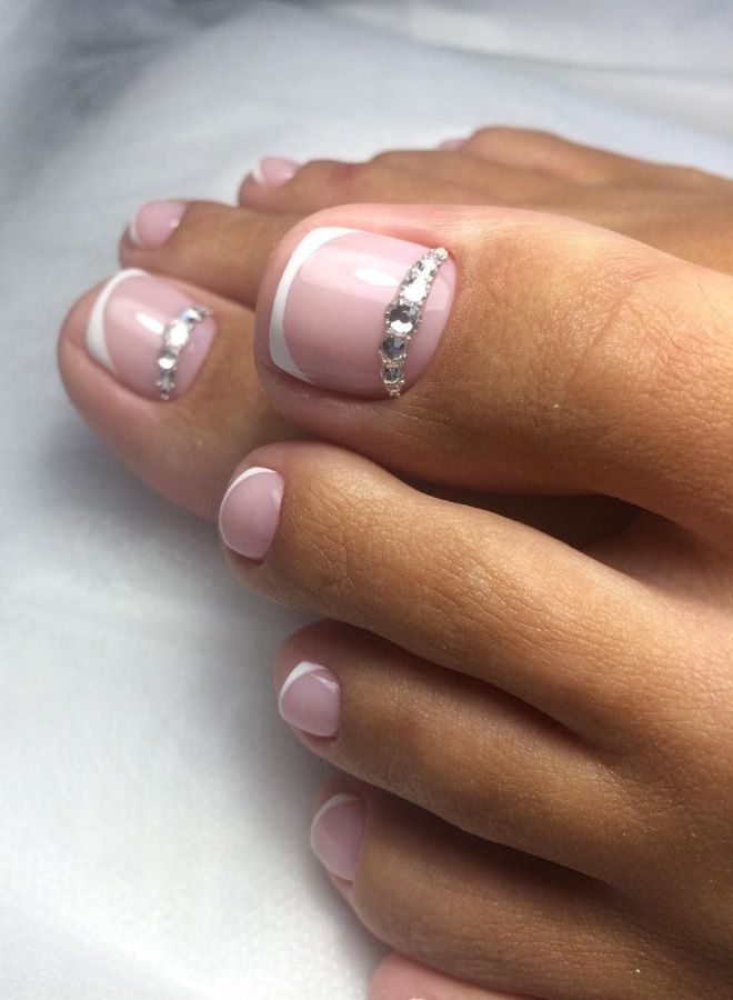 Классический педикюр с покрытием раз Классический педикюр с покрытием раз