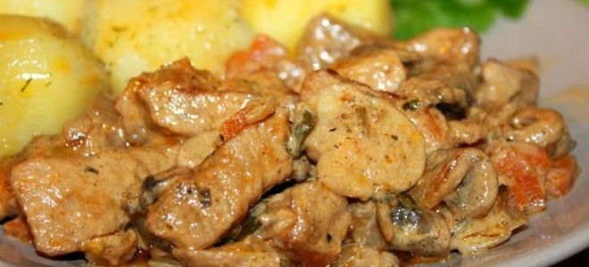 свинина жареная с шампиньонами и луком свинина жареная с шампиньонами и луком