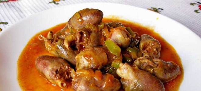 Гуляш из куриных сердечек
