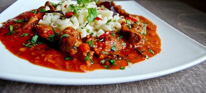 Гуляш из куриных желудков