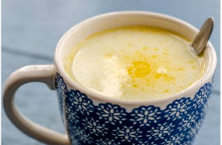 Избавить от кашля поможет растопленное масло с молоком и медом Масло какао с молоком