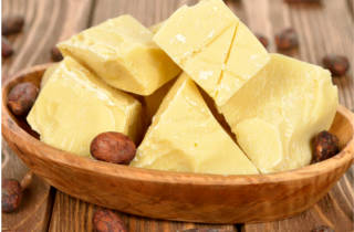 Качественное масло должно иметь приятный желтоватый оттенок Как выбрать масло