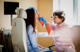 Лечение желтых соплей должен проводить врач Что провоцирует появление желтых соплей