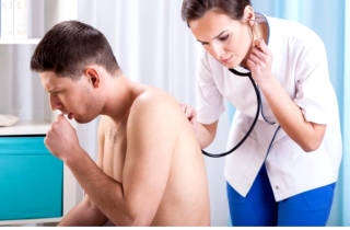 Лечить кашель прополисом можно и при бронхите, пневмонии, трахеите Что лечит