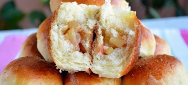 сдобные пирожки с яблоками