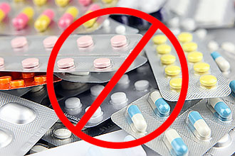 Не рекомендуют параллельно принимать антибиотики и жаропонижающие препараты Лечим лихорадку при ангине правильно