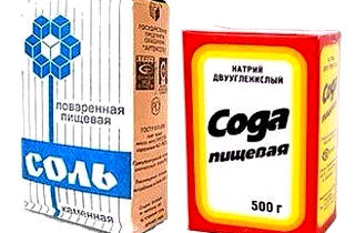 Раствор соды и соли помогает снять отечность и действует как дезинфицирующее средство Лечение содой