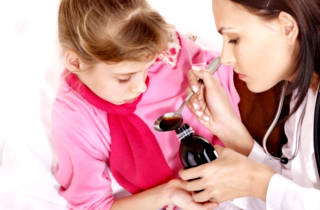 При фарингите, приступы кашля снимают, используя противокашлевые средства Лечение кашля