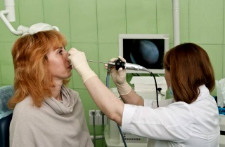 Для правильного лечения нужна медицинская диагностика Лечение слизи в горле